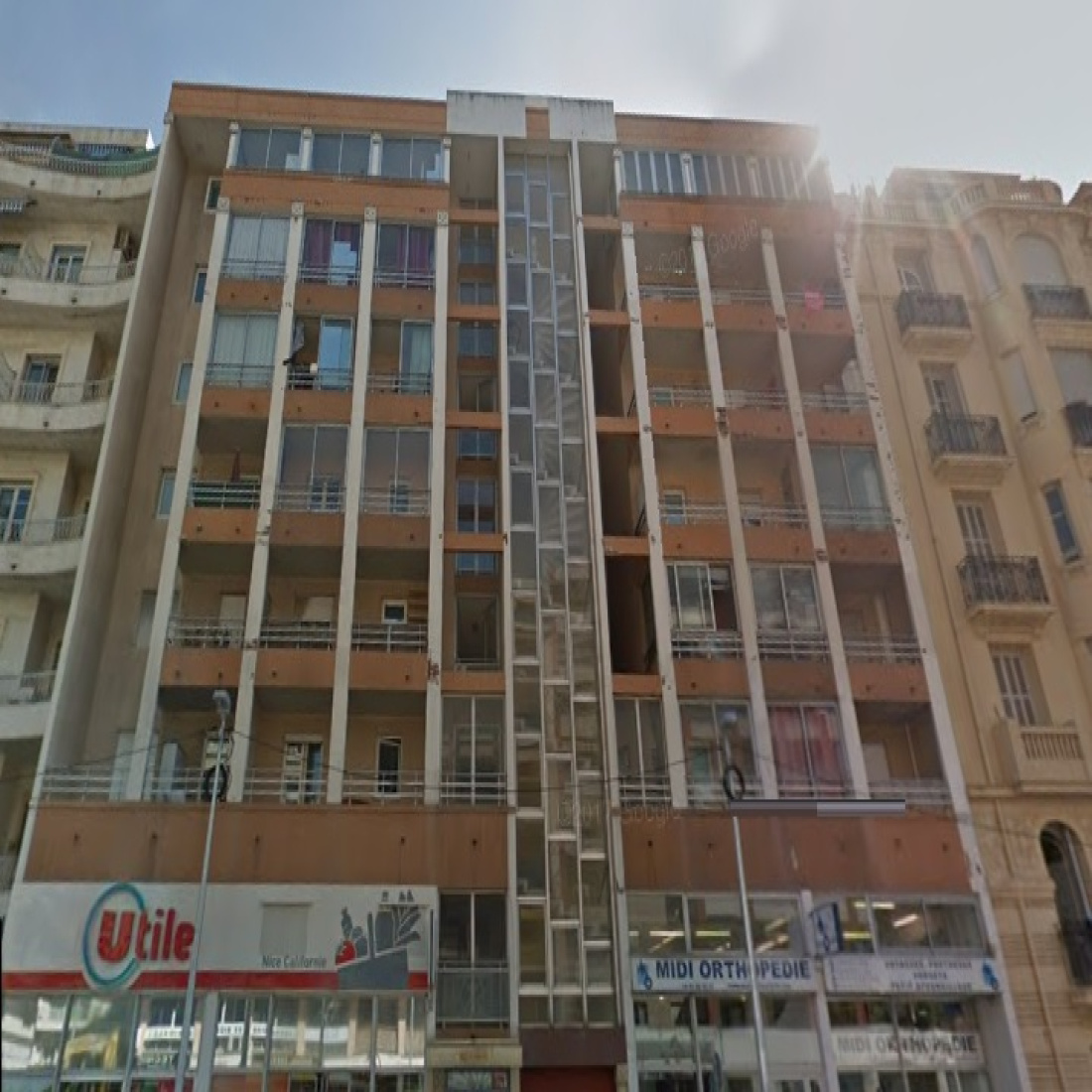 vente Studio 17 avenue de la Californie 98 000€ Groupe Isit vente Studio 17 avenue de la Californie 98 000€ Groupe Isit